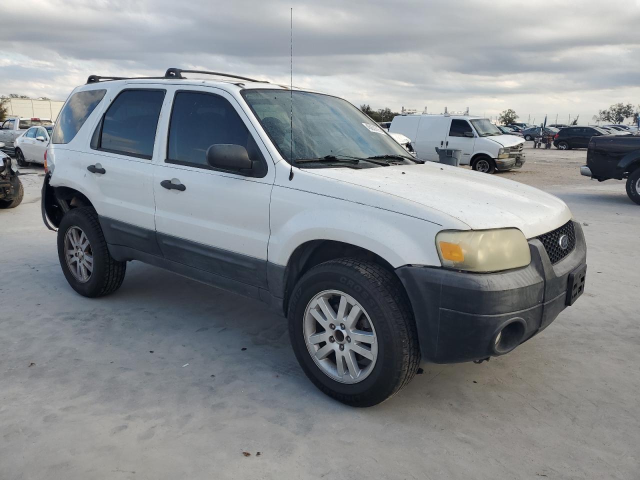 2007 Ford Escape VIN 1FMYU931X7KA61558 Copart auction photo, rear end damage thumbnail 4