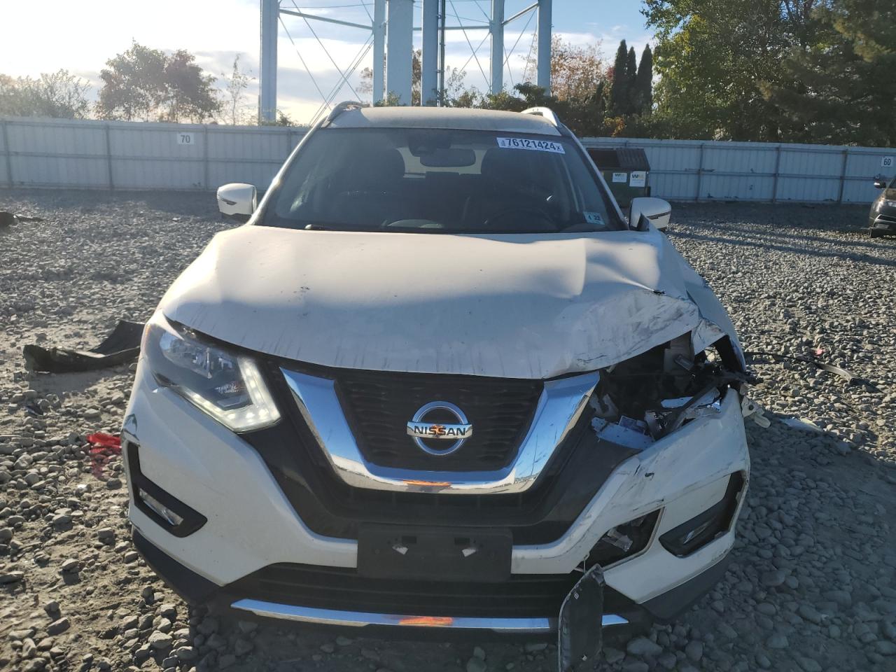 2017 Nissan Rogue VIN JN8AT2MV1HW018288 Copart auction photo, front end / minor dent/scratches damage thumbnail 5