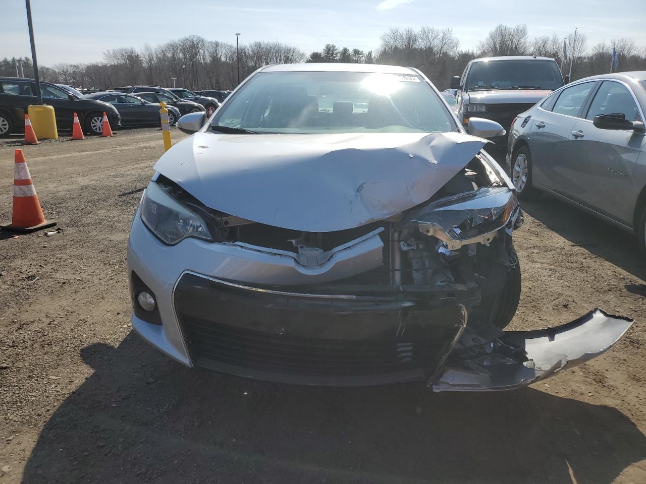 2015 Toyota Corolla VIN 2T1BURHE9FC463335 Copart auction photo, front end / minor dent/scratches damage thumbnail 5