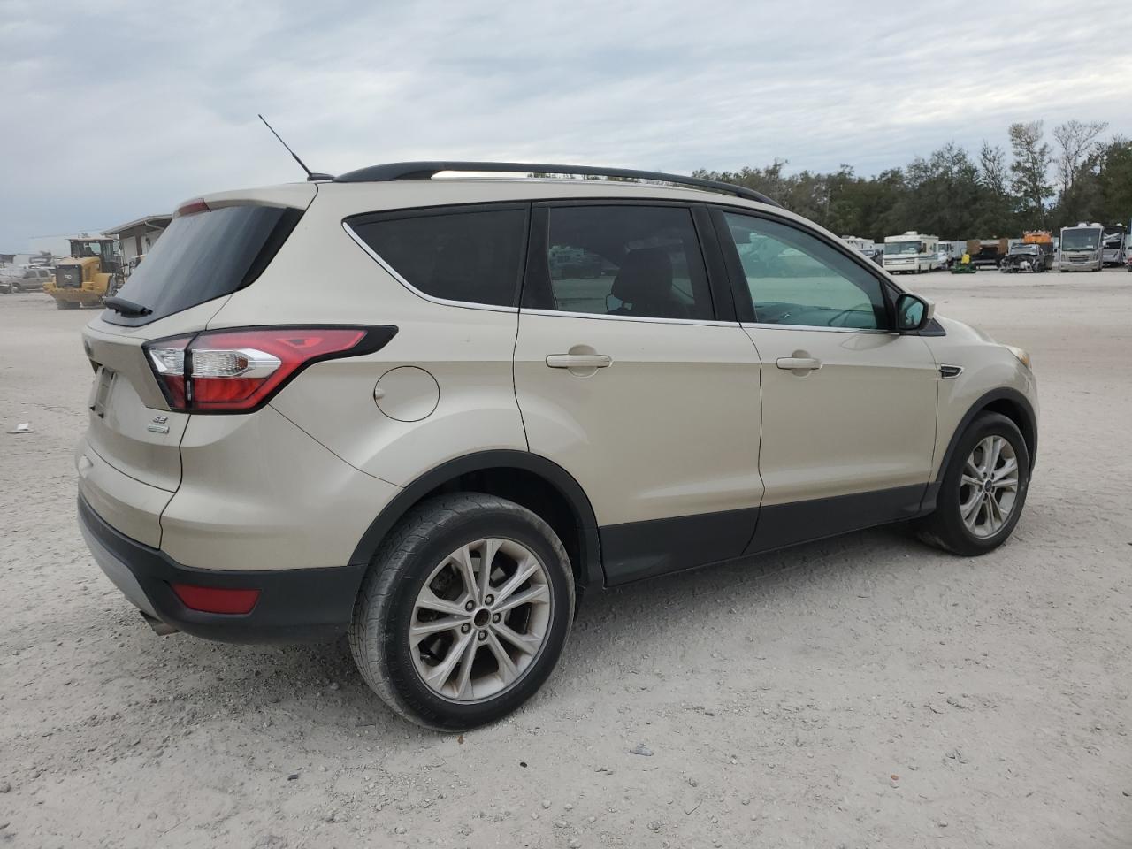 2017 Ford Escape VIN 1FMCU0GD5HUF02433 Copart auction photo, normal wear damage thumbnail 3