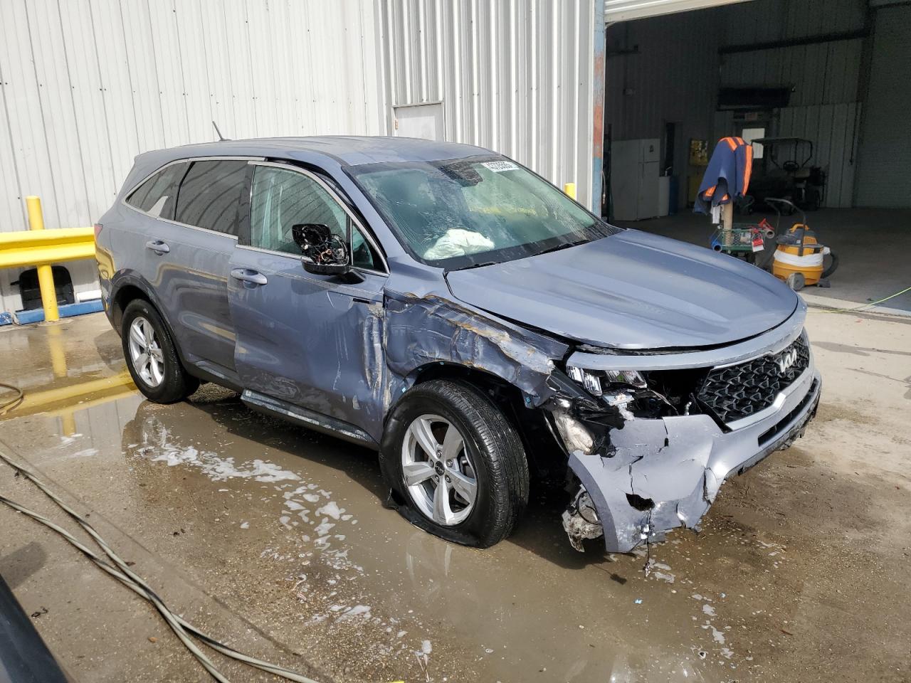 2023 KIA Sorento VIN 5XYRG4LC8PG210737 Copart auction photo, side / front end damage thumbnail 4