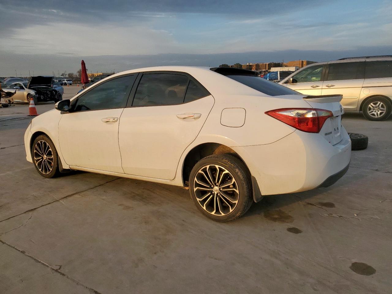 2014 Toyota Corolla VIN 2T1BURHE5EC063772 Copart auction photo, front end damage thumbnail 2