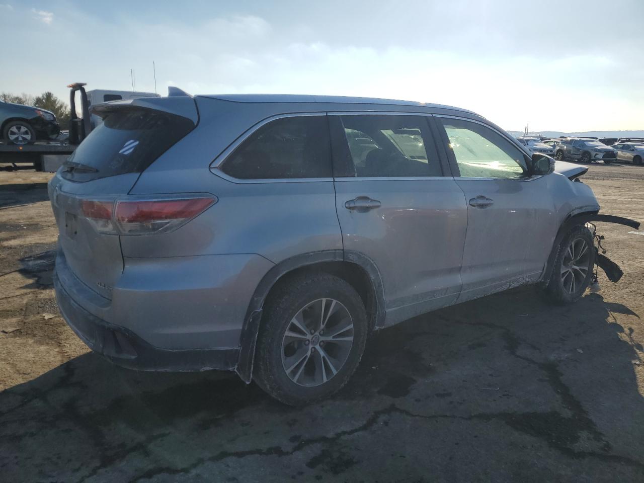 2016 Toyota Highlander VIN 5TDJKRFH1GS254064 Copart auction photo, front end damage thumbnail 3