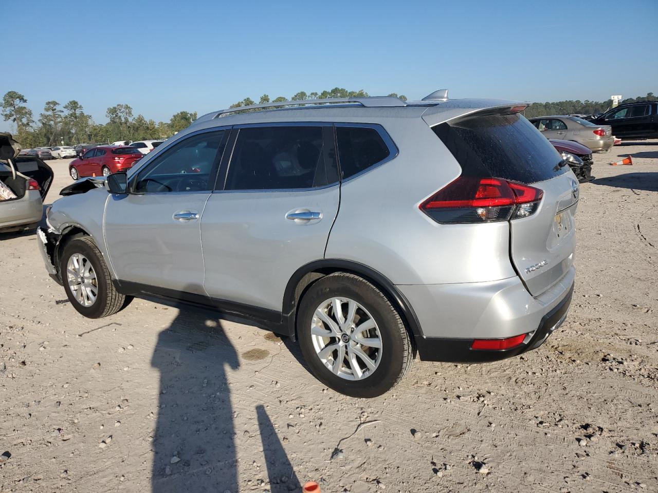2020 Nissan Rogue VIN JN8AT2MT3LW018221 Copart auction photo, front end / rear end damage thumbnail 2