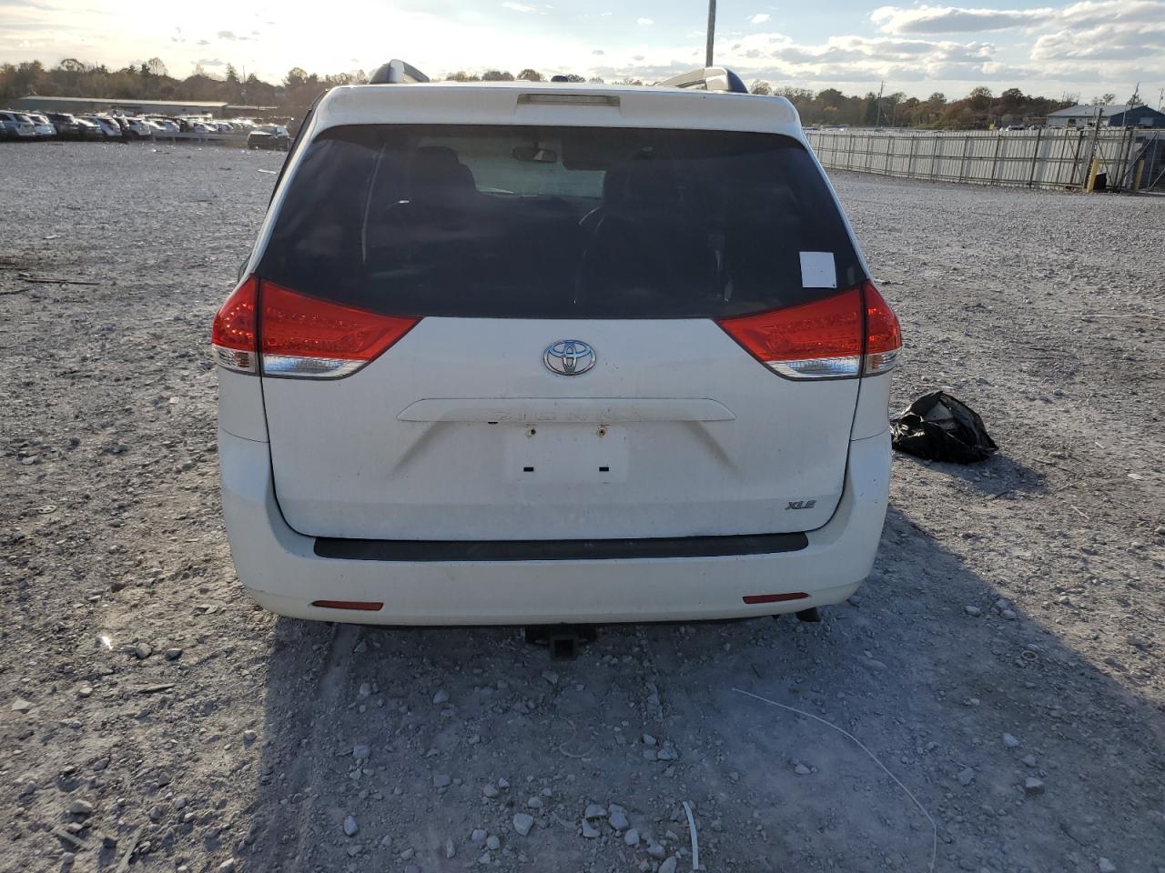 2014 Toyota Sienna VIN 5TDYK3DC7ES485017 Copart auction photo, front end damage thumbnail 6