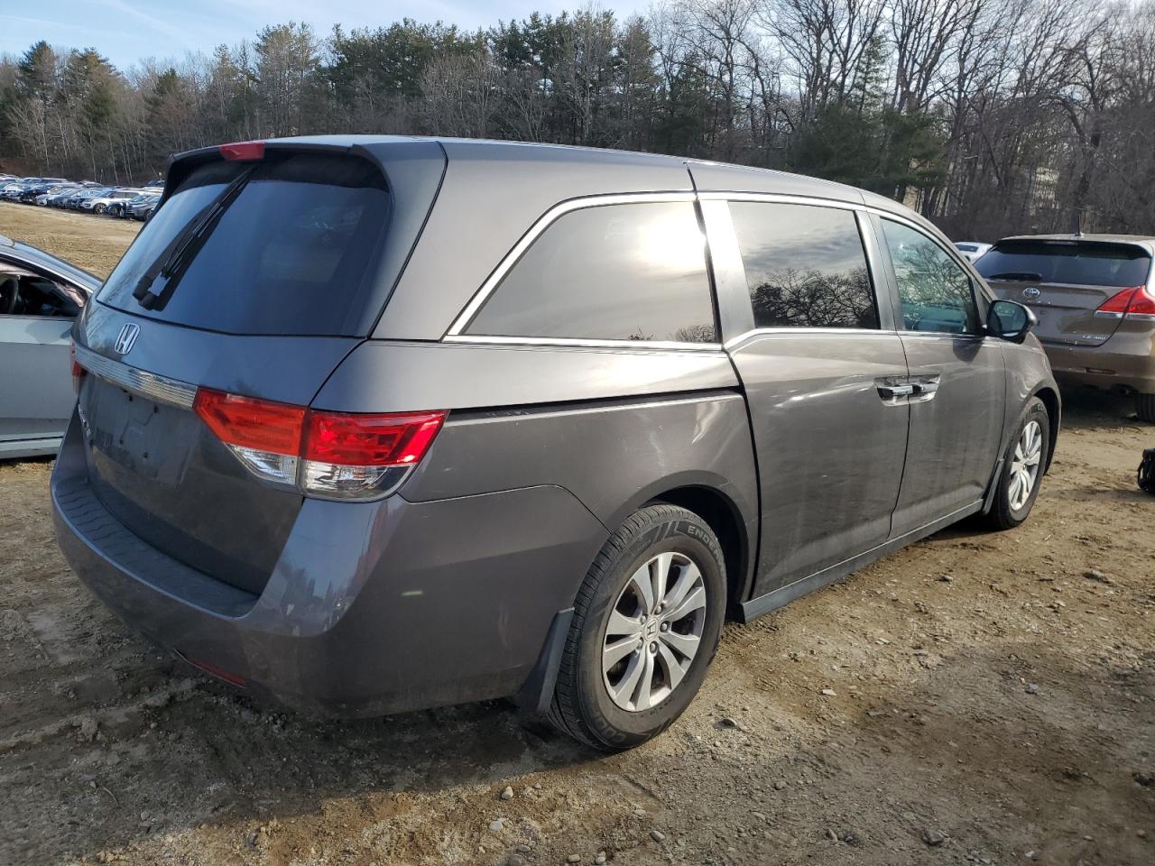 2015 Honda Odyssey VIN 5FNRL5H43FB052851 Copart auction photo, undercarriage / minor dent/scratches damage thumbnail 3