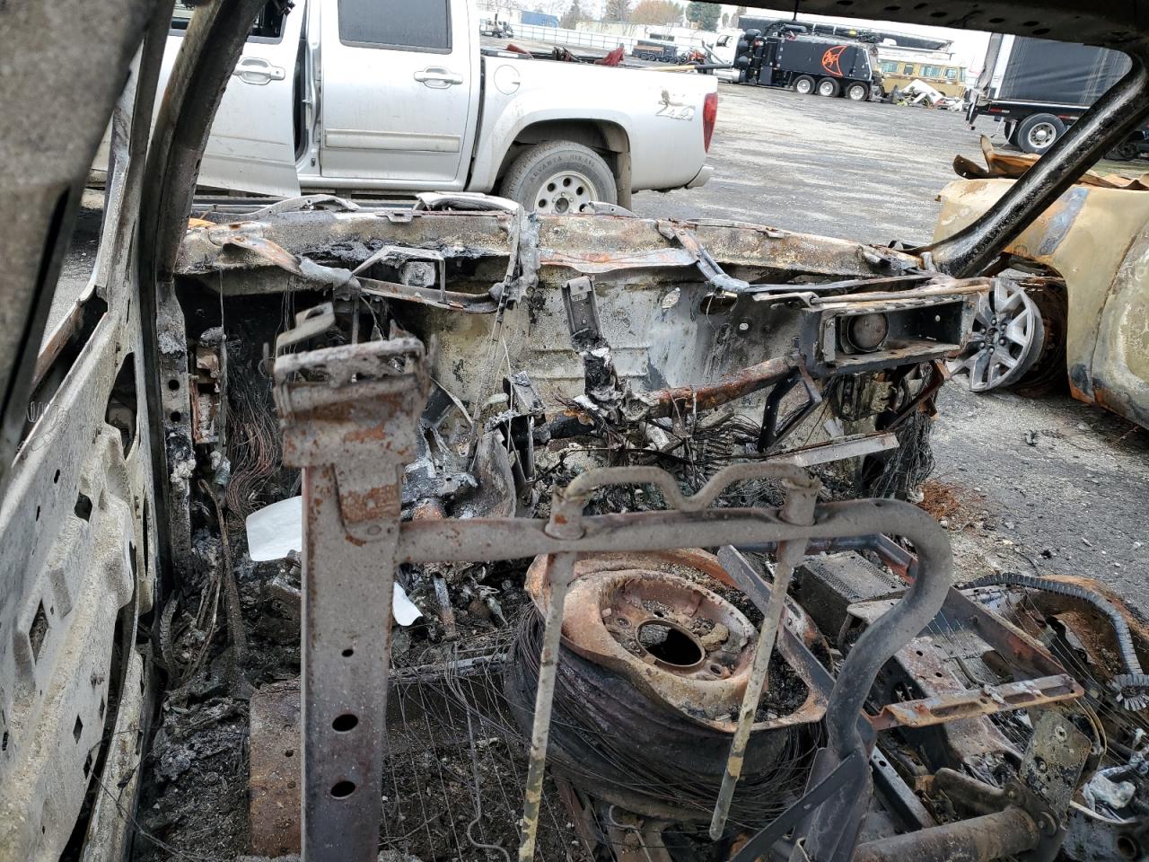 2006 GMC Sierra VIN 1GTEC19T46Z118623 Copart auction photo, burn damage thumbnail 8