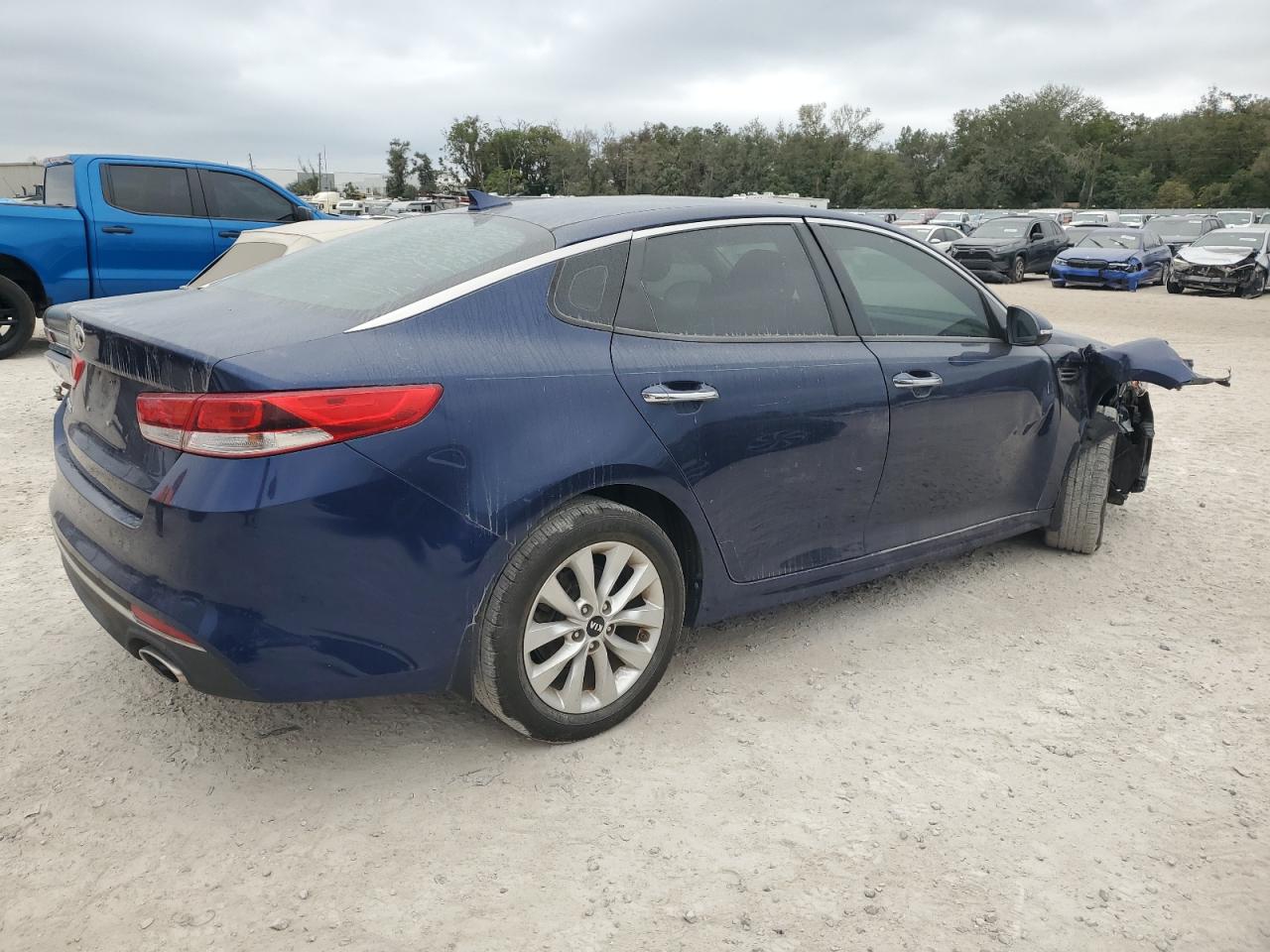 2018 KIA Optima VIN 5XXGT4L35JG273650 Copart auction photo, front end / side damage thumbnail 3