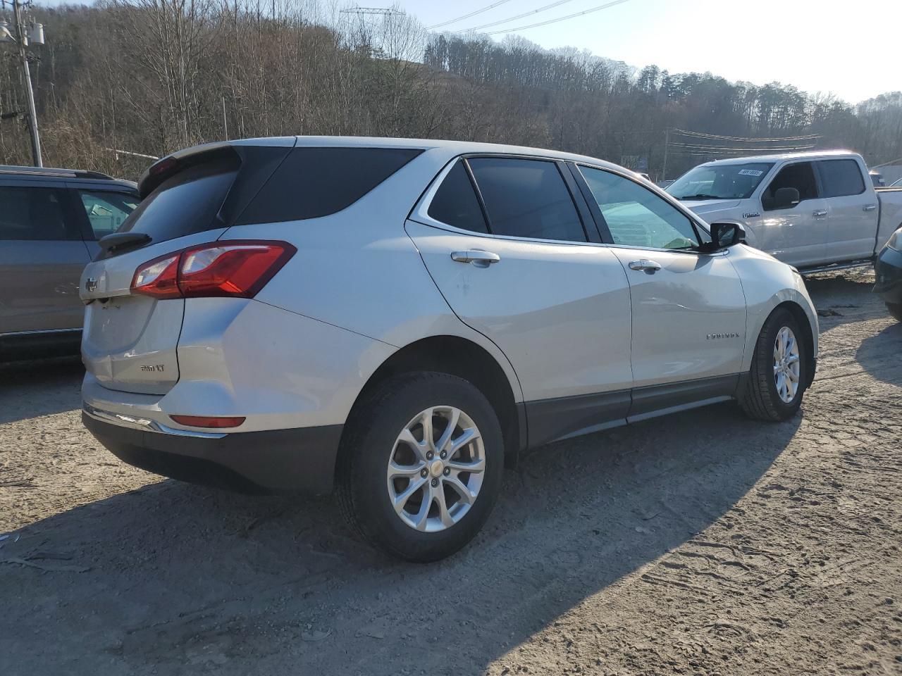 2020 Chevrolet Equinox VIN 2GNAXUEV1L6146700 Copart auction photo, side / front end damage thumbnail 3