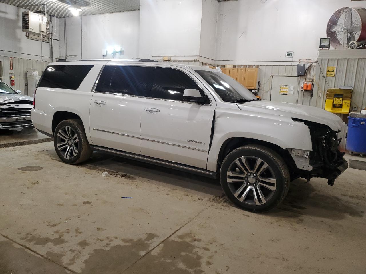 2019 GMC Yukon VIN 1GKS2HKJ3KR385015 Copart auction photo, front end / minor dent/scratches damage thumbnail 4