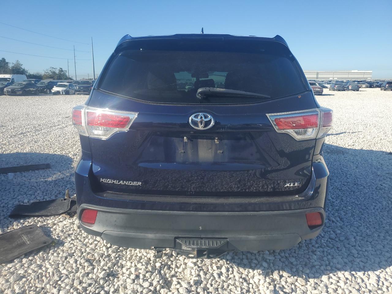 2015 Toyota Highlander VIN 5TDKKRFH4FS076685 Copart auction photo, hail damage thumbnail 6