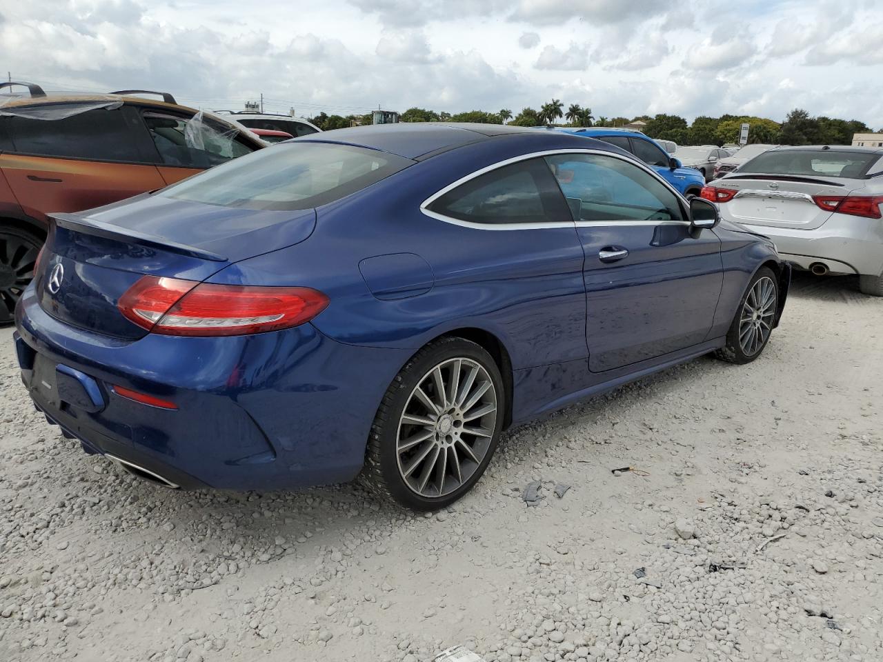 2017 Mercedes-Benz C-klasse VIN WDDWJ4JB5HF437991 Copart auction photo, front end damage thumbnail 3