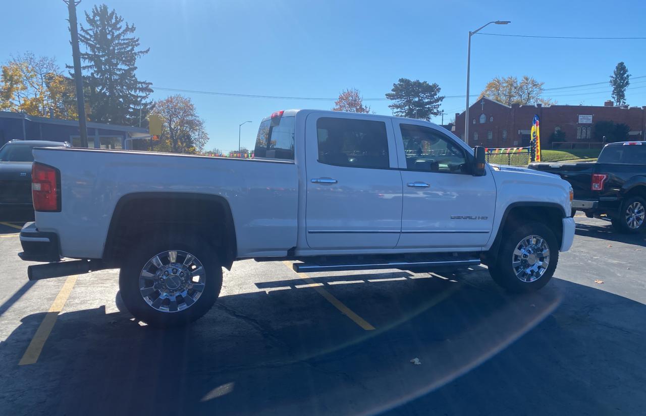 2019 GMC Sierra VIN 1GT12SEY3KF126085 Copart auction photo, minor dent/scratches / normal wear damage thumbnail 4