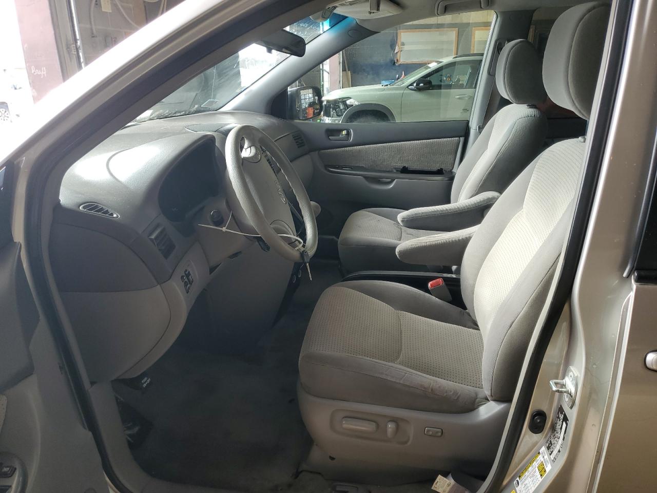 2009 Toyota Sienna VIN 5TDZK23C29S242284 Copart auction photo, rear end / minor dent/scratches damage thumbnail 7