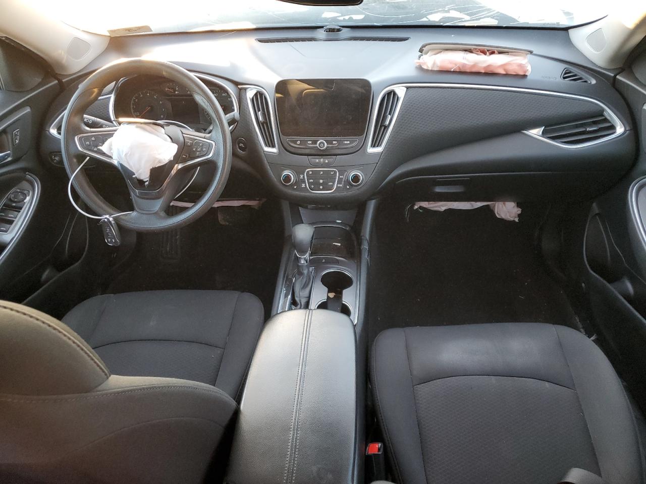 2021 Chevrolet Malibu VIN 1G1ZD5ST6MF022192 Copart auction photo, front end / minor dent/scratches damage thumbnail 8