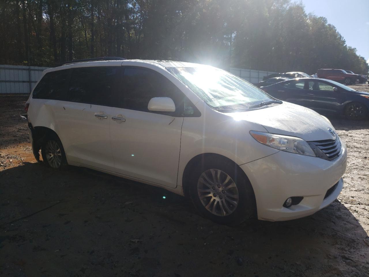 2016 Toyota Sienna VIN 5TDYK3DCXGS739676 Copart auction photo, rear end damage thumbnail 4