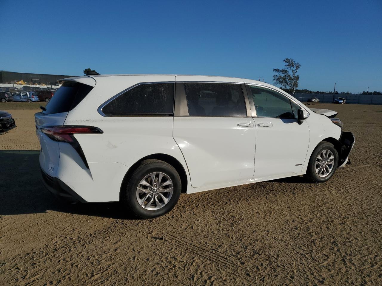 2021 Toyota Sienna VIN 5TDKRKEC0MS016649 Copart auction photo, front end damage thumbnail 3