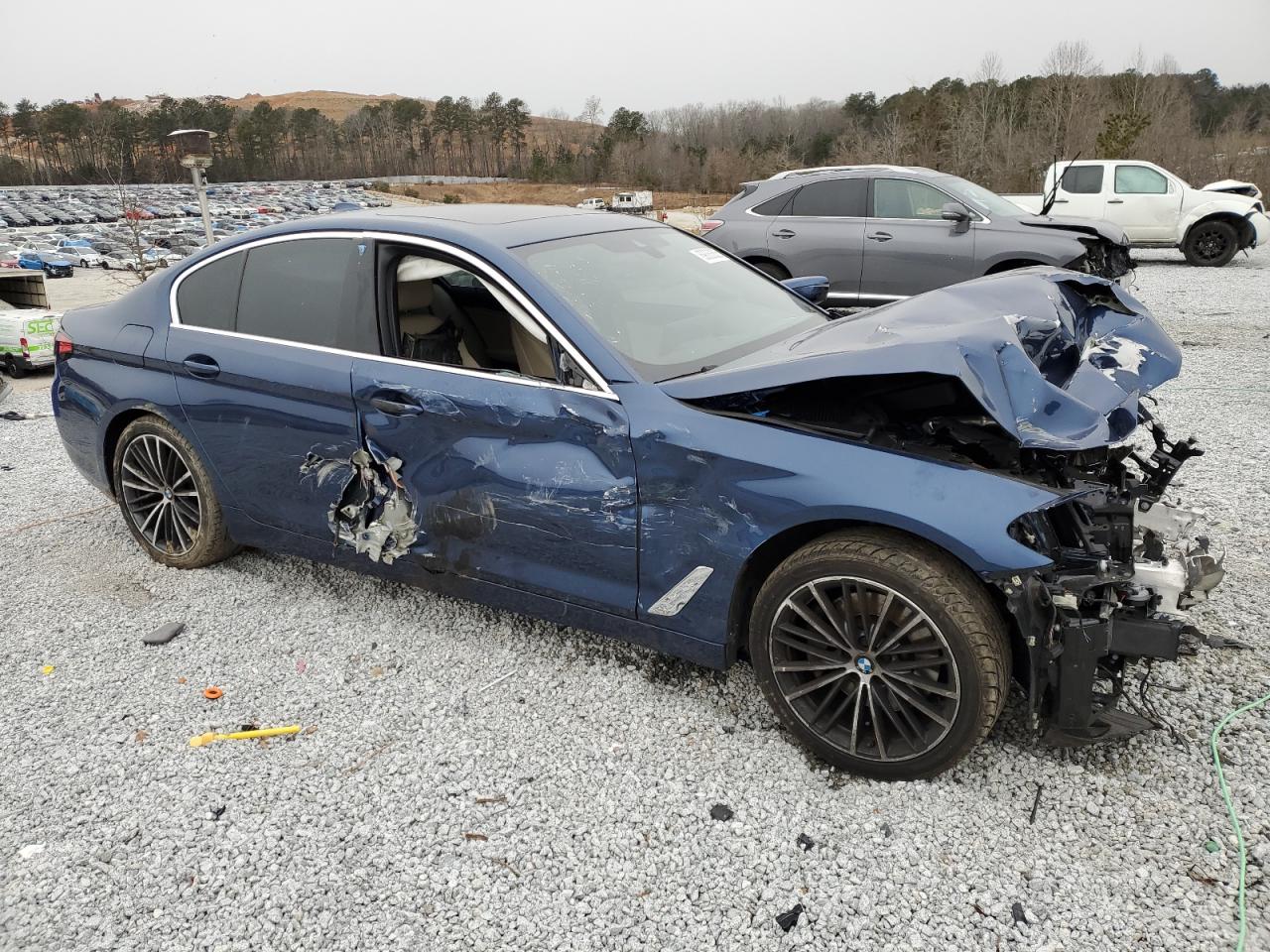 2021 BMW 5er VIN WBA53BH00MCF15209 Copart auction photo, front end / side damage thumbnail 4