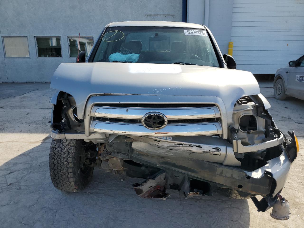 2004 Toyota Tundra VIN 5TBDT44114S442994 Copart auction photo, front end / rear end damage thumbnail 5