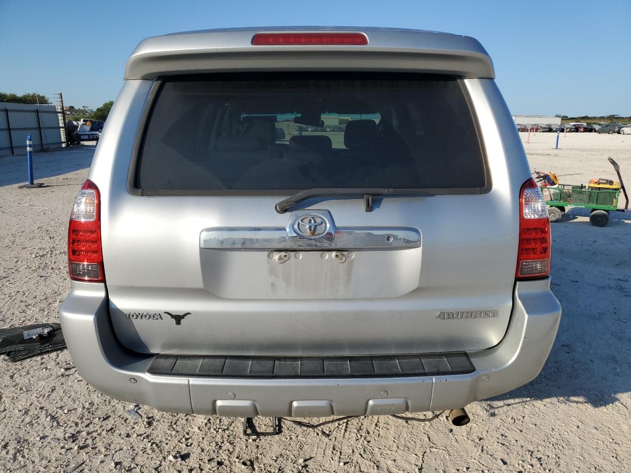 2008 Toyota 4Runner VIN JTEZU14R68K018458 Copart auction photo, front end / minor dent/scratches damage thumbnail 6