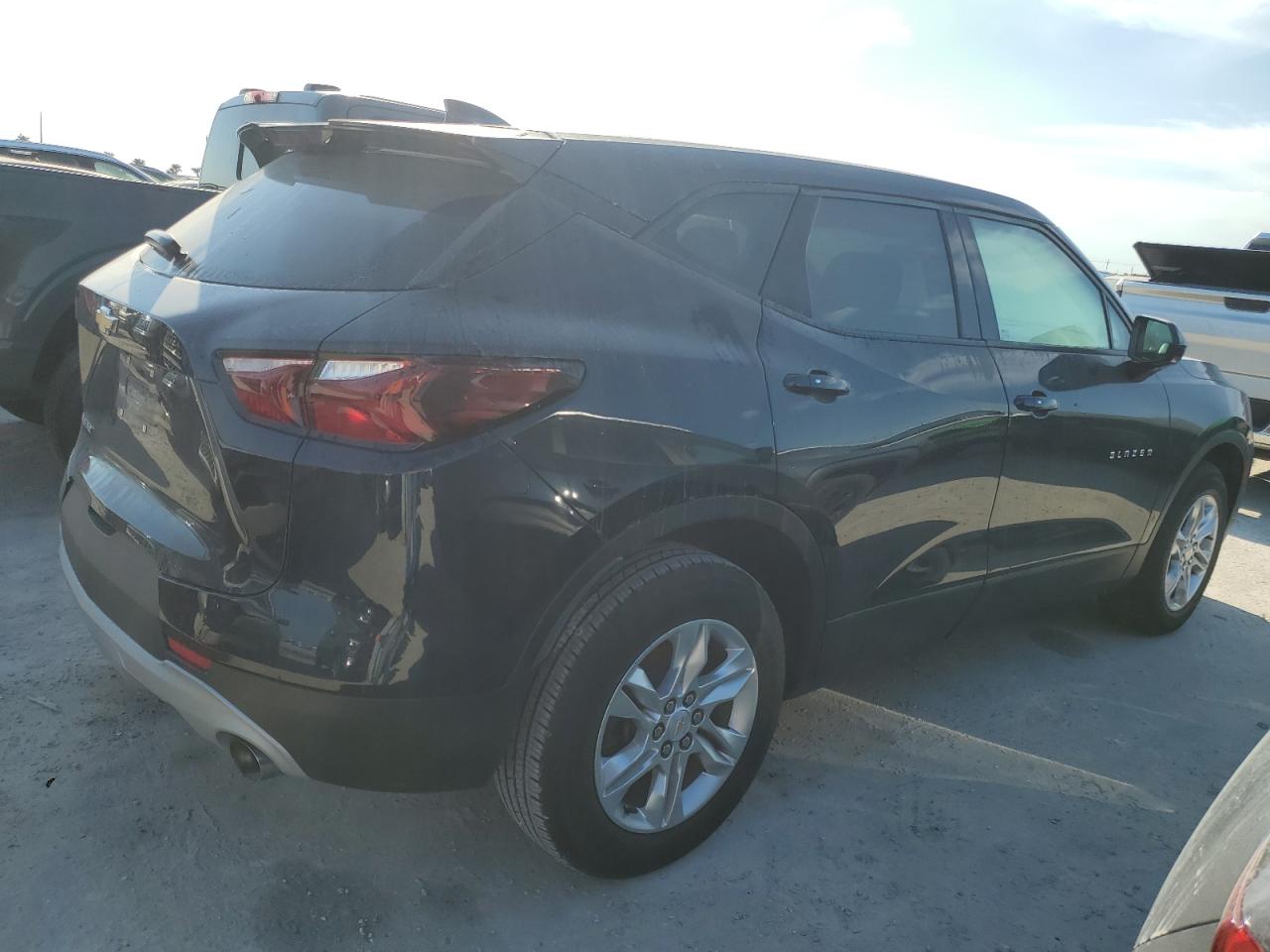 2020 Chevrolet Blazer VIN 3GNKBBRA6LS555551 Copart auction photo, water/flood damage thumbnail 3