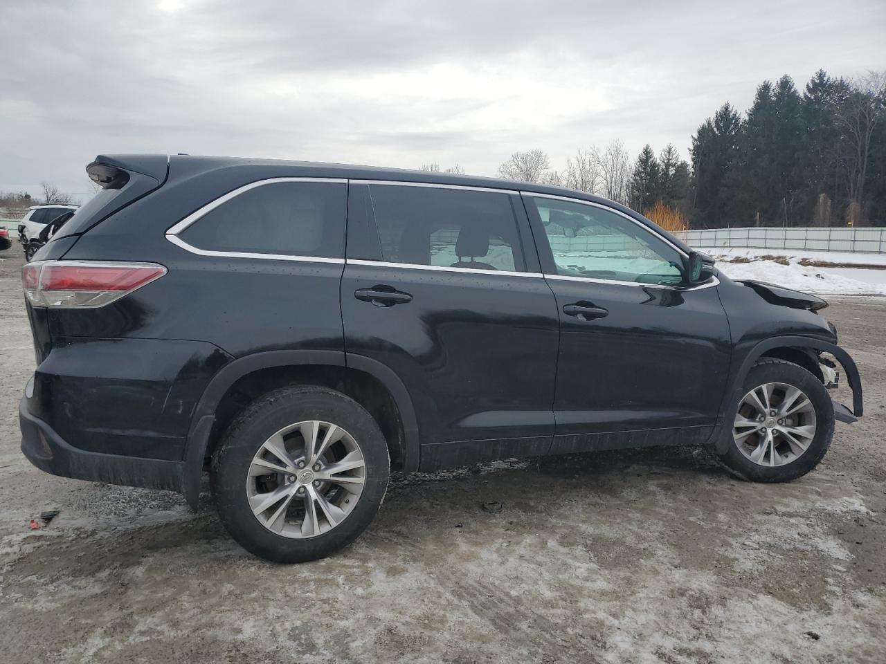 2015 Toyota Highlander VIN 5TDBKRFH2FS149620 Copart auction photo, front end damage thumbnail 3