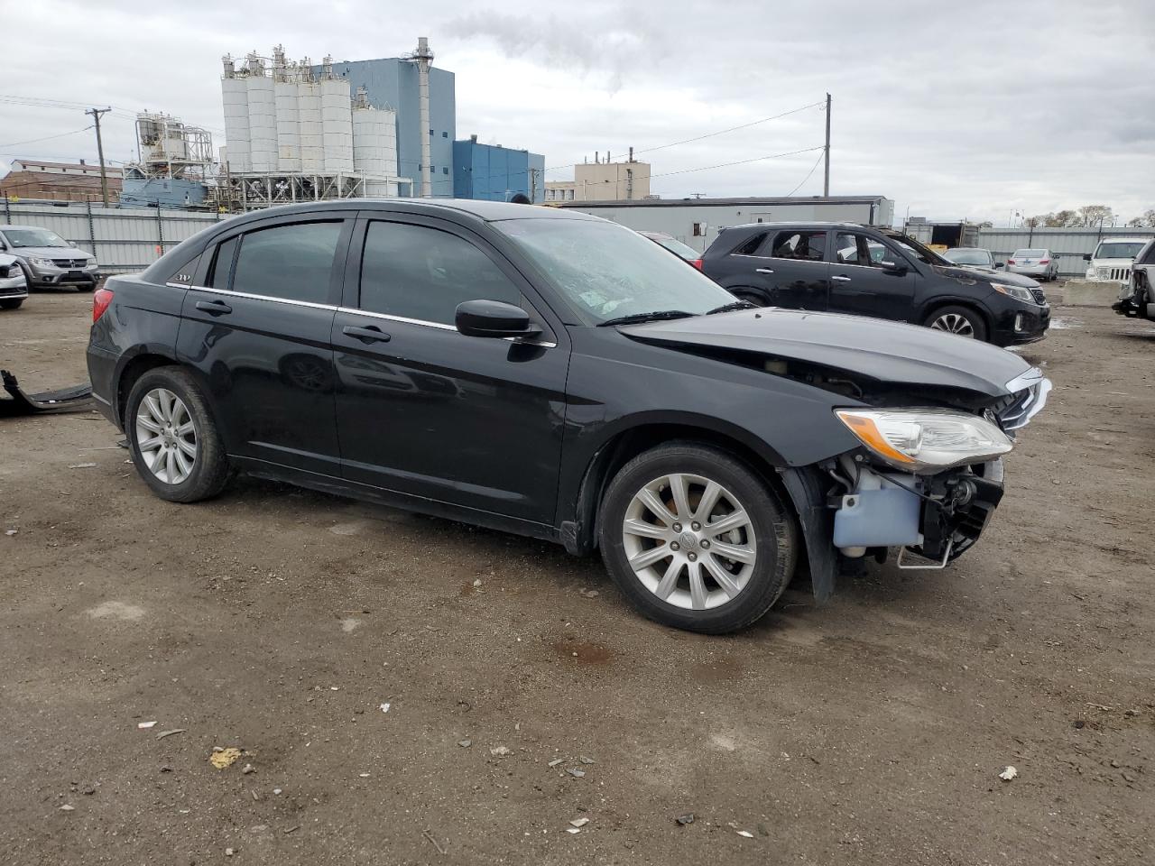 2013 Chrysler 200 VIN 1C3CCBBG7DN608198 Copart auction photo, front end / minor dent/scratches damage thumbnail 4