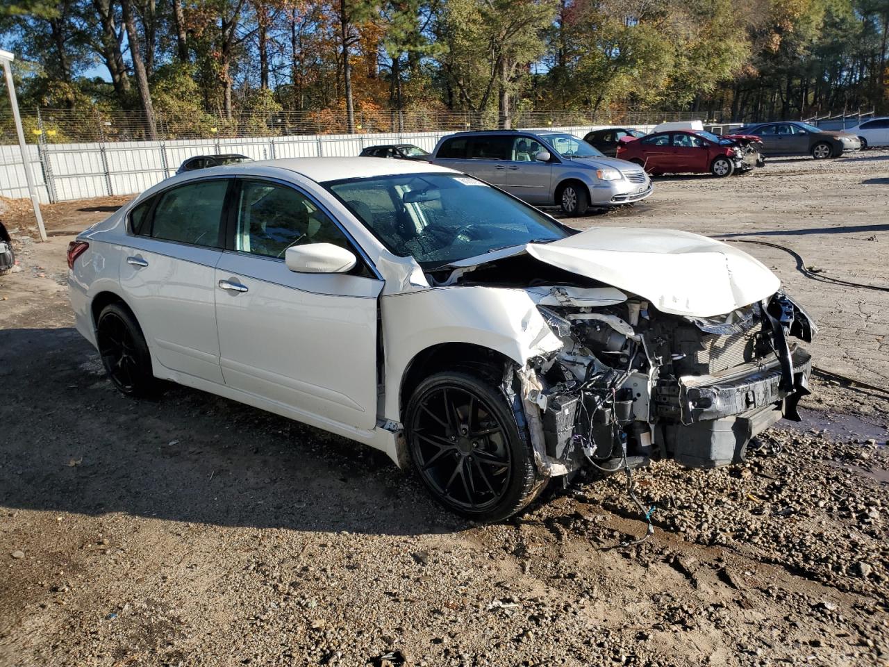 2017 Nissan Altima VIN 1N4AL3AP1HC480932 Copart auction photo, front end damage thumbnail 4