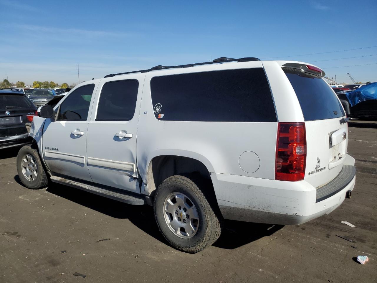 2010 Chevrolet Suburban VIN 1GNUKJE37AR108267 Copart auction photo, front end / side damage thumbnail 2