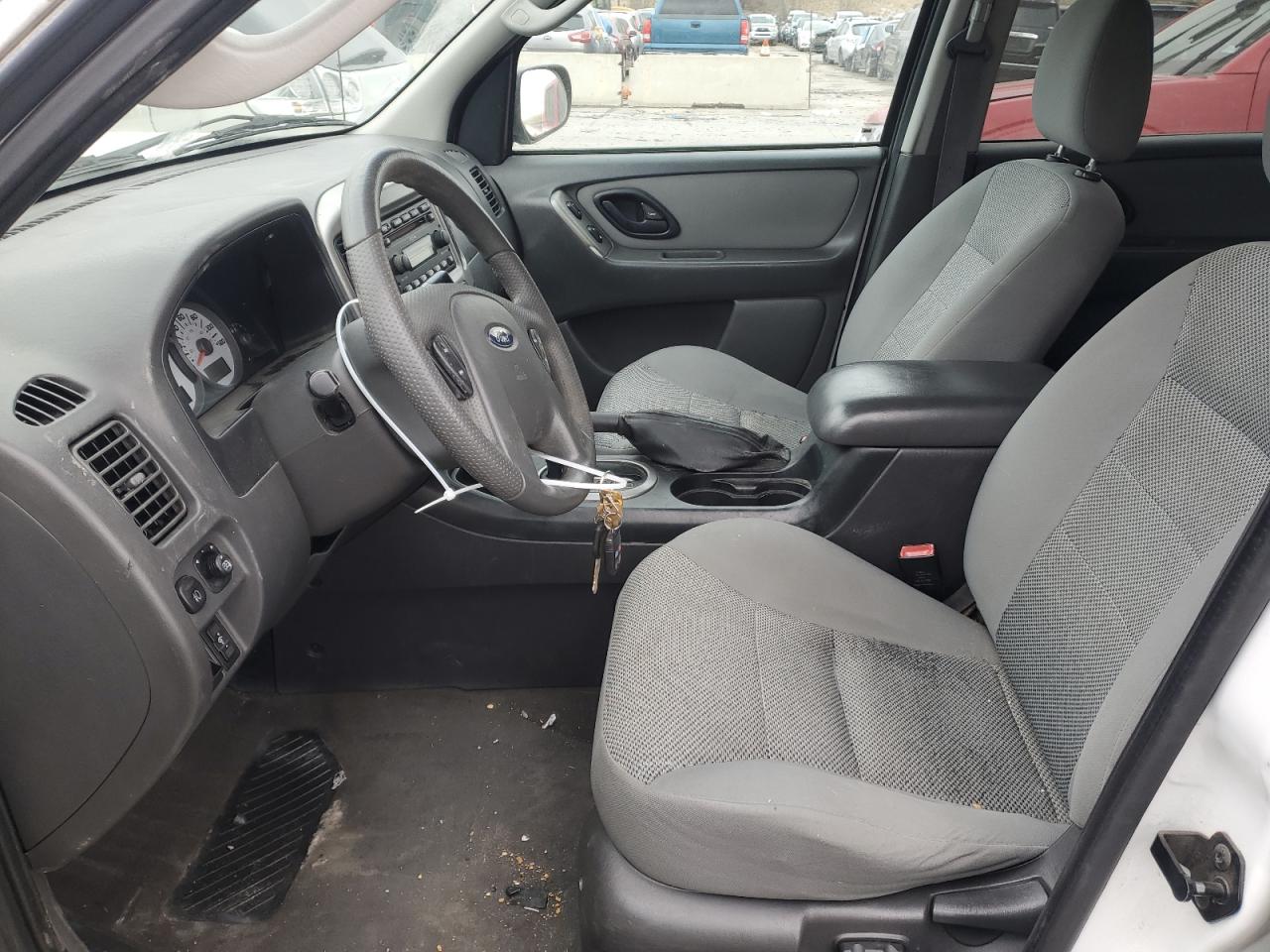 2005 Ford Escape VIN 1FMYU93185KA92868 Copart auction photo, front end / minor dent/scratches damage thumbnail 7