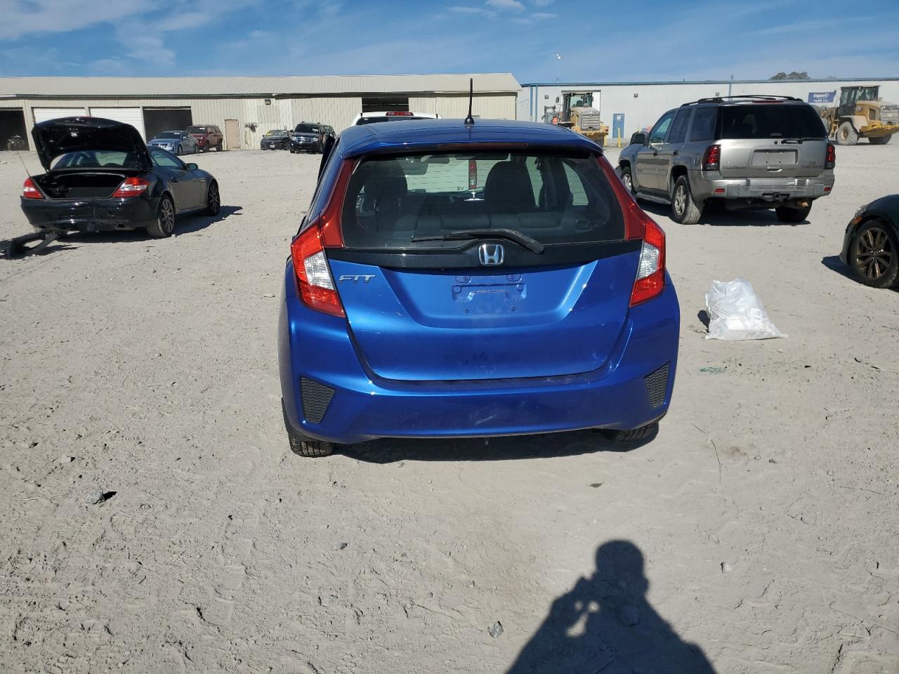 2015 Honda Fit VIN 3HGGK5H53FM751865 Copart auction photo, side / minor dent/scratches damage thumbnail 6