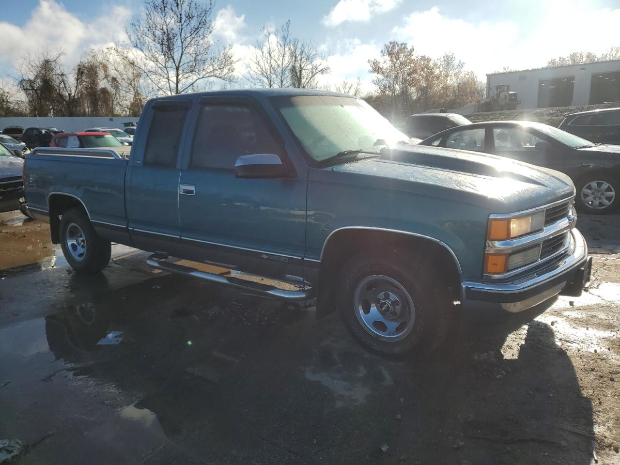 1998 Chevrolet GMT-400 VIN 2GCEC19R0W1183787 Copart auction photo, side damage thumbnail 4