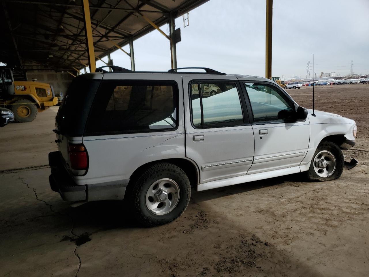 1996 Ford Explorer VIN 1FMDU34X4TUB28989 Copart auction photo, front end / side damage thumbnail 3