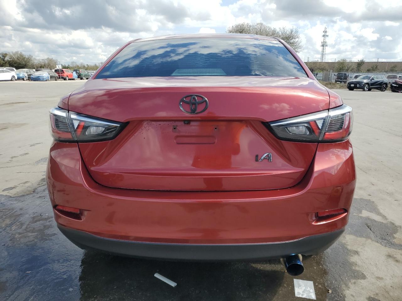 2017 Toyota Yaris VIN 3MYDLBYV2HY151557 Copart auction photo, front end / side damage thumbnail 6