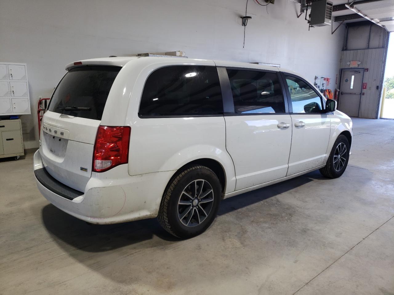2014 Dodge Caravan VIN 2C4RDGCG3ER122796 Copart auction photo, front end / minor dent/scratches damage thumbnail 3
