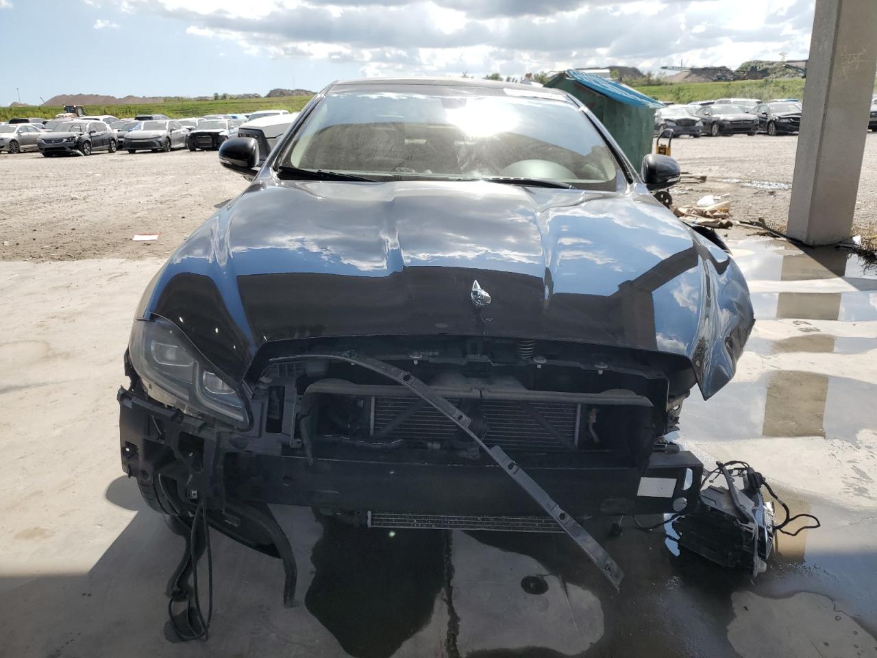 2016 Jaguar XJ VIN SAJWA2GE3GMV92471 Copart auction photo, front end / minor dent/scratches damage thumbnail 5