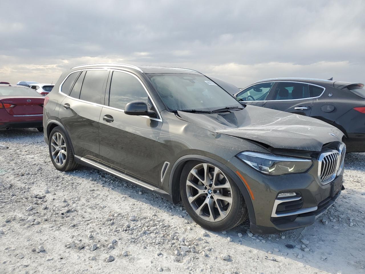 2020 BMW X5 VIN 5UXCR6C04L9B84393 Copart auction photo, front end / minor dent/scratches damage thumbnail 4