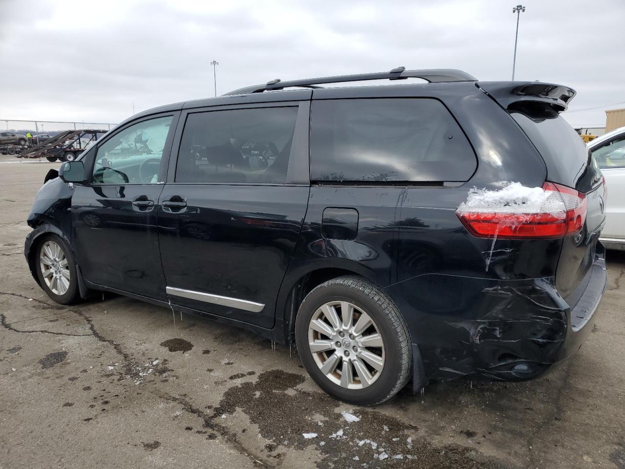 2017 Toyota Sienna VIN 5TDJZ3DC7HS185821 Copart auction photo, front end / rear end damage thumbnail 2