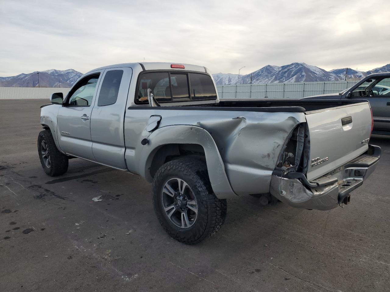 2006 Toyota Tacoma VIN 5TEUU42N76Z230956 Copart auction photo, front end damage thumbnail 2