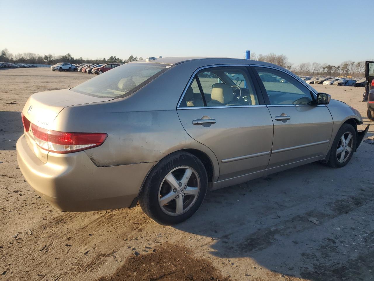 2004 Honda Accord VIN 1HGCM56894A050926 Copart auction photo, front end / minor dent/scratches damage thumbnail 3