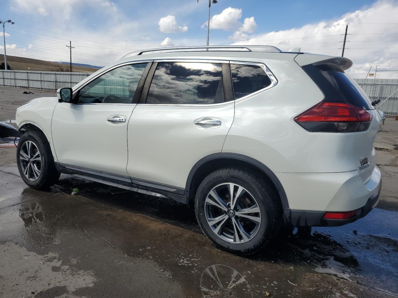 2017 Nissan Rogue VIN 5N1AT2MV8HC749213 Copart auction photo, front end damage thumbnail 2