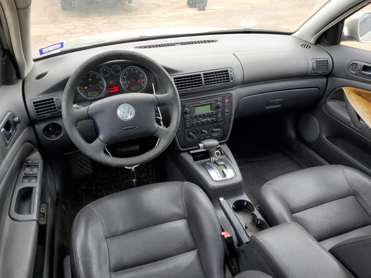 2005 Volkswagen Passat VIN WVWAD63B25P010665 Copart auction photo, side / minor dent/scratches damage thumbnail 8