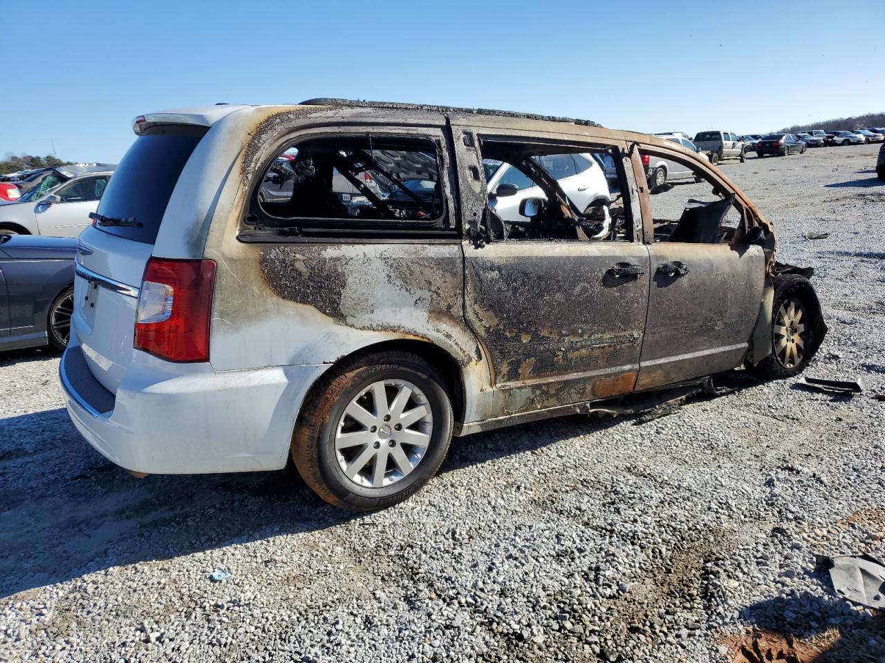 2015 Chrysler Town & Country VIN 2C4RC1BG5FR572761 Copart auction photo, burn damage thumbnail 3