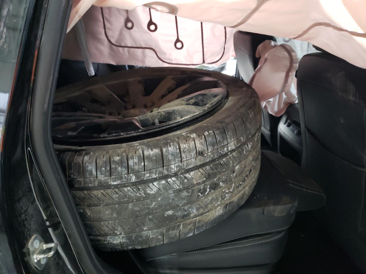 2018 Chevrolet Tahoe VIN 1GNSKAKC4JR321530 Copart auction photo, side / rear end damage thumbnail 11