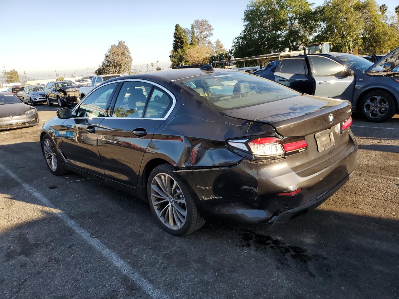 2022 BMW 5er VIN WBA53BH0XNWX38371 Copart auction photo, rear end / minor dent/scratches damage thumbnail 2