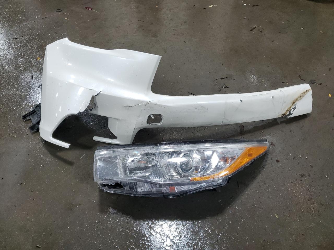 2015 Toyota Highlander VIN 5TDBKRFH2FS176753 Copart auction photo, front end damage thumbnail 14