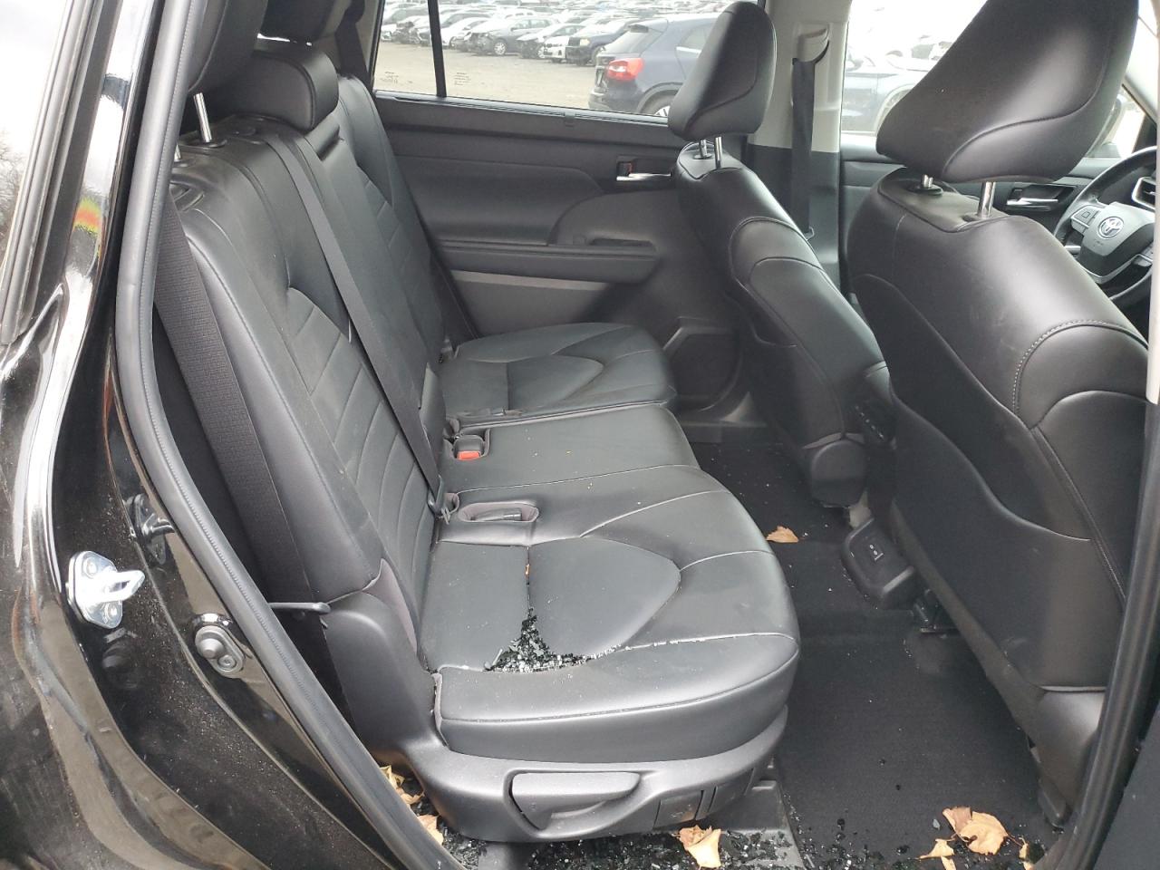2022 Toyota Highlander VIN 5TDGZRBH8NS592148 Copart auction photo, minor dent/scratches damage thumbnail 12