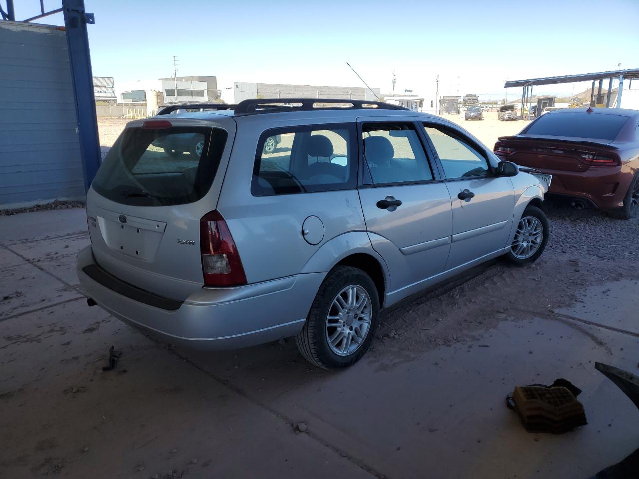 2005 Ford Focus VIN 1FAFP36N75W152569 Copart auction photo, front end damage thumbnail 3