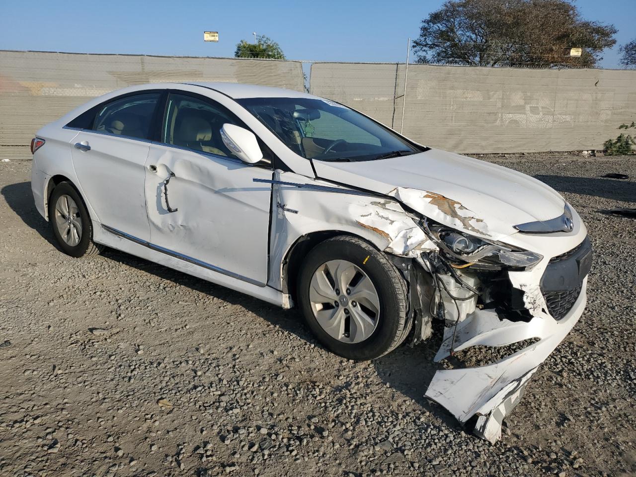 2015 Hyundai Sonata VIN KMHEC4A47FA133584 Copart auction photo, all over damage thumbnail 4