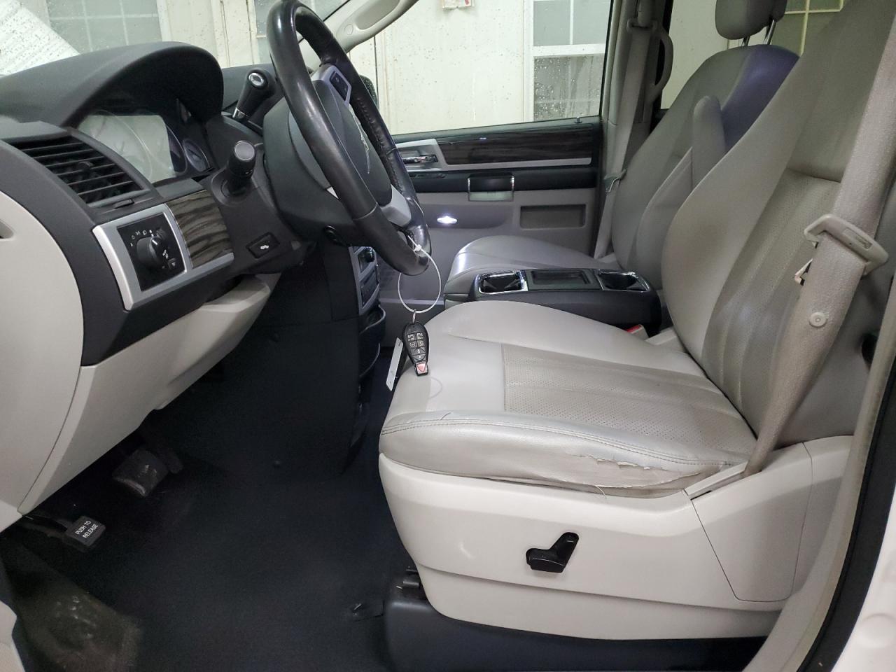 2010 Chrysler Town & Country VIN 2A4RR5DX0AR290498 Copart auction photo, front end / minor dent/scratches damage thumbnail 7